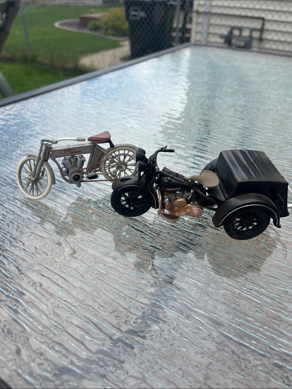 Maisto Harley Davidson Plastic Models 1:18 Scale Motorcycles Set of 13 - Picture 2 of 15